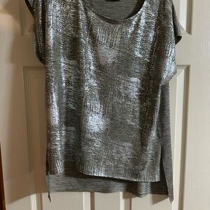 Dantelle Silver and Gray Short Sleeve Top